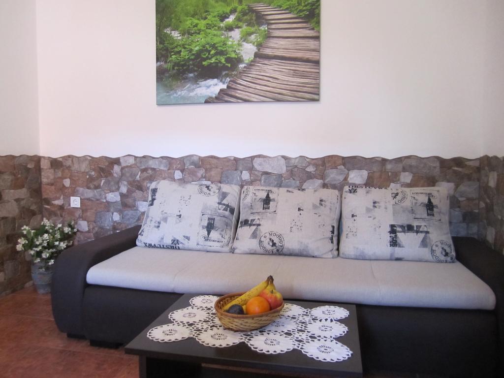 Helena Apartment *